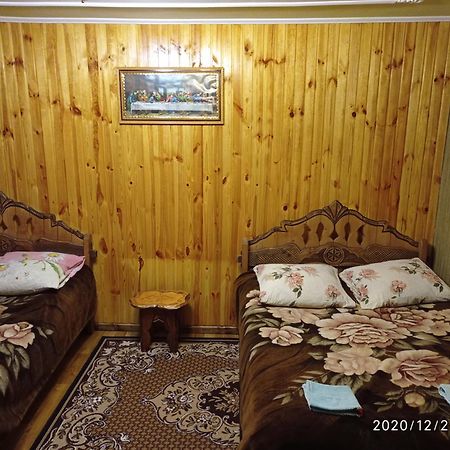 "Різьбярська Садиба" Slavske Rum bild