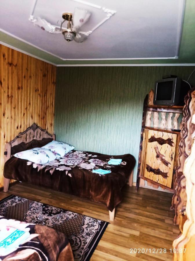 "Різьбярська Садиба" Slavske Rum bild