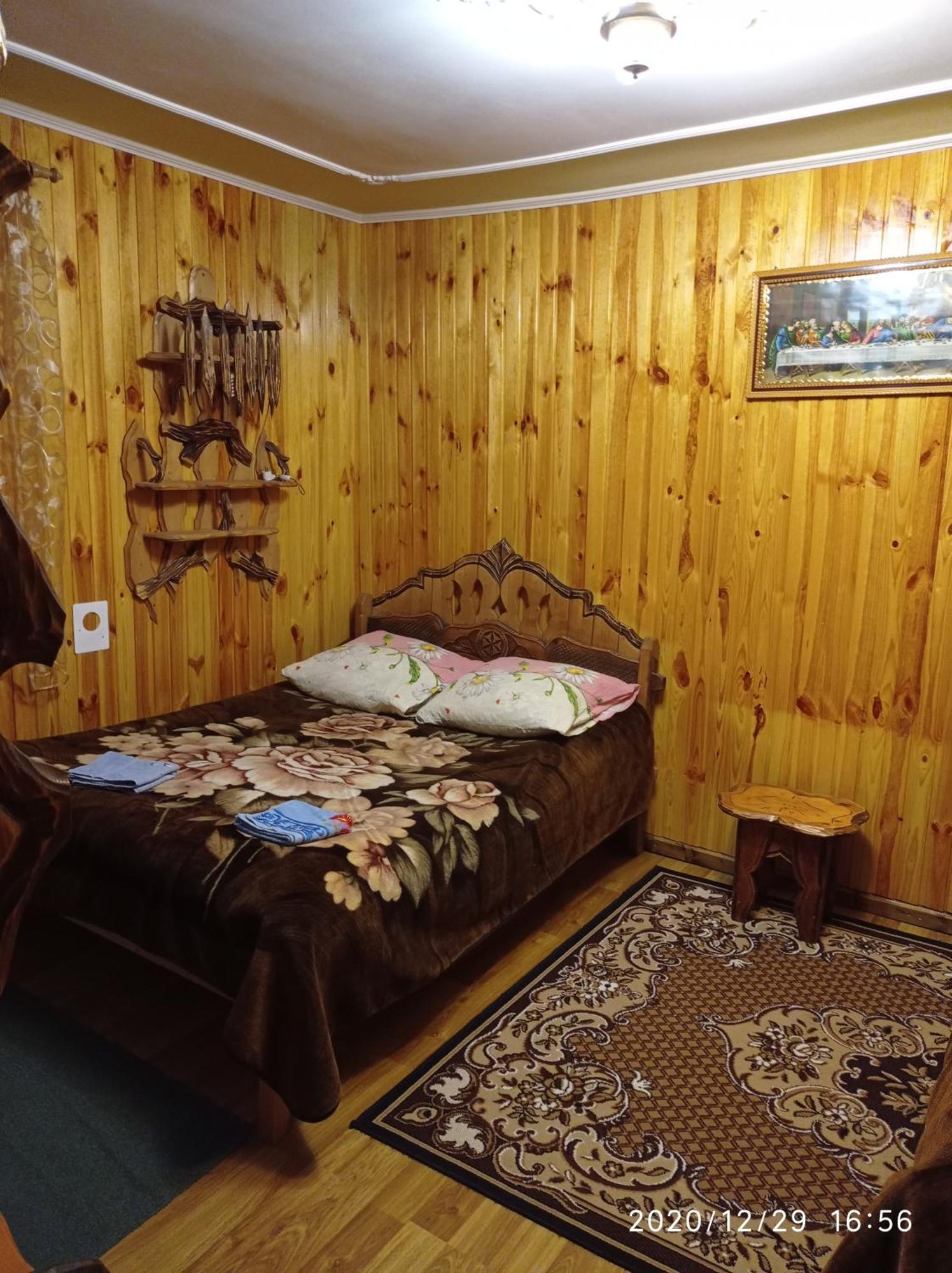 "Різьбярська Садиба" Slavske Rum bild