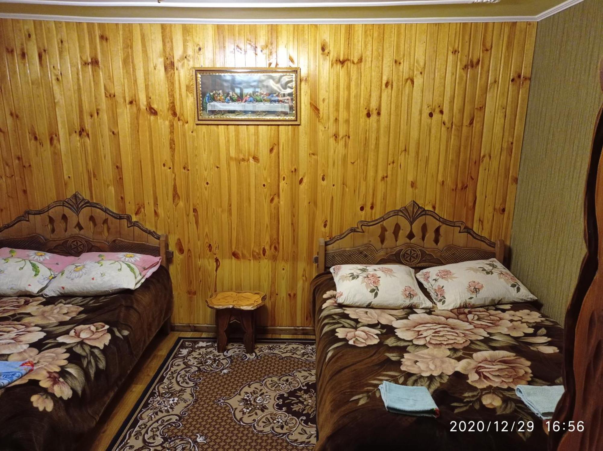 "Різьбярська Садиба" Slavske Rum bild