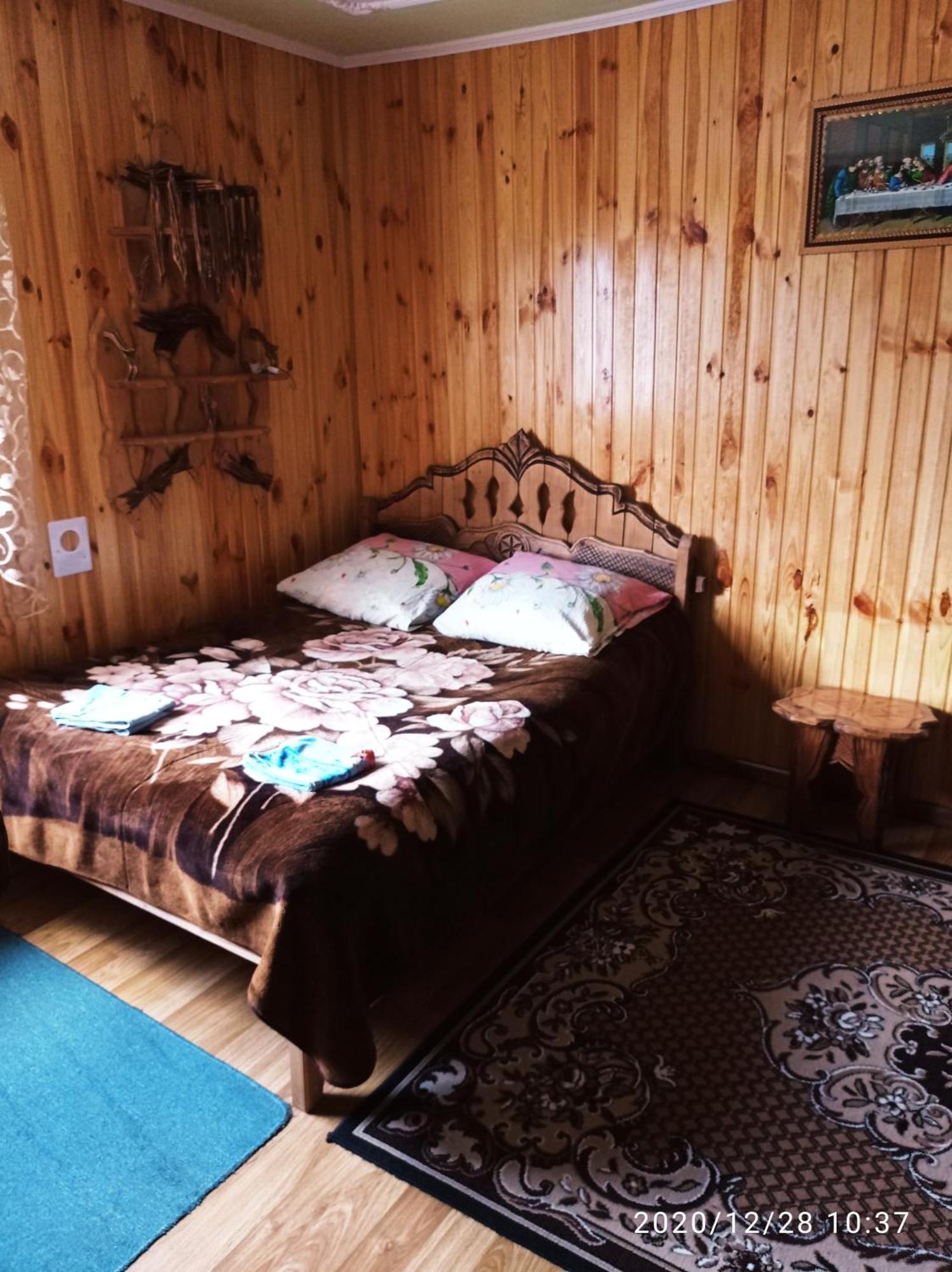 "Різьбярська Садиба" Slavske Rum bild